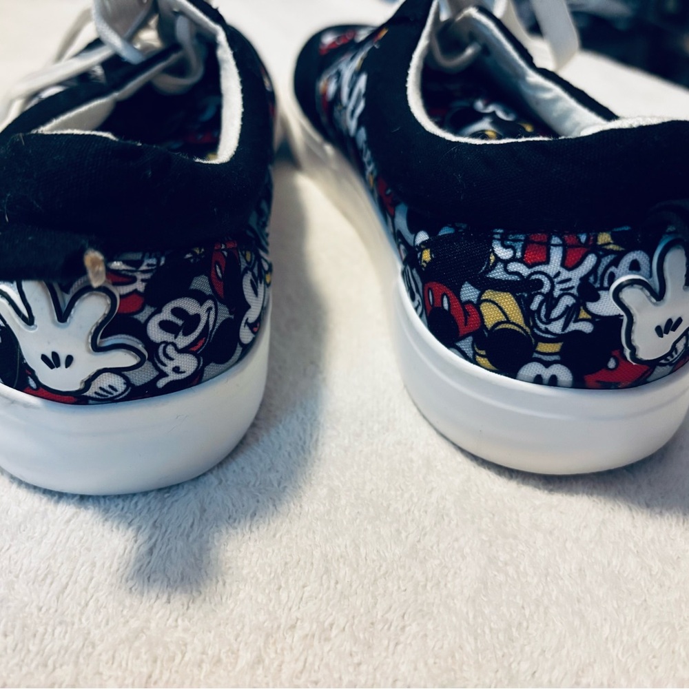 Almost Brand New DISNEY / MICKEY MOUSE Sneakers - Men’s Size 11 - box 16 - Picture 5 of 8